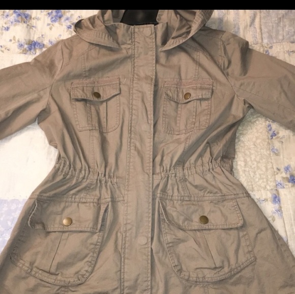Tan army jacket - Picture 3 of 7